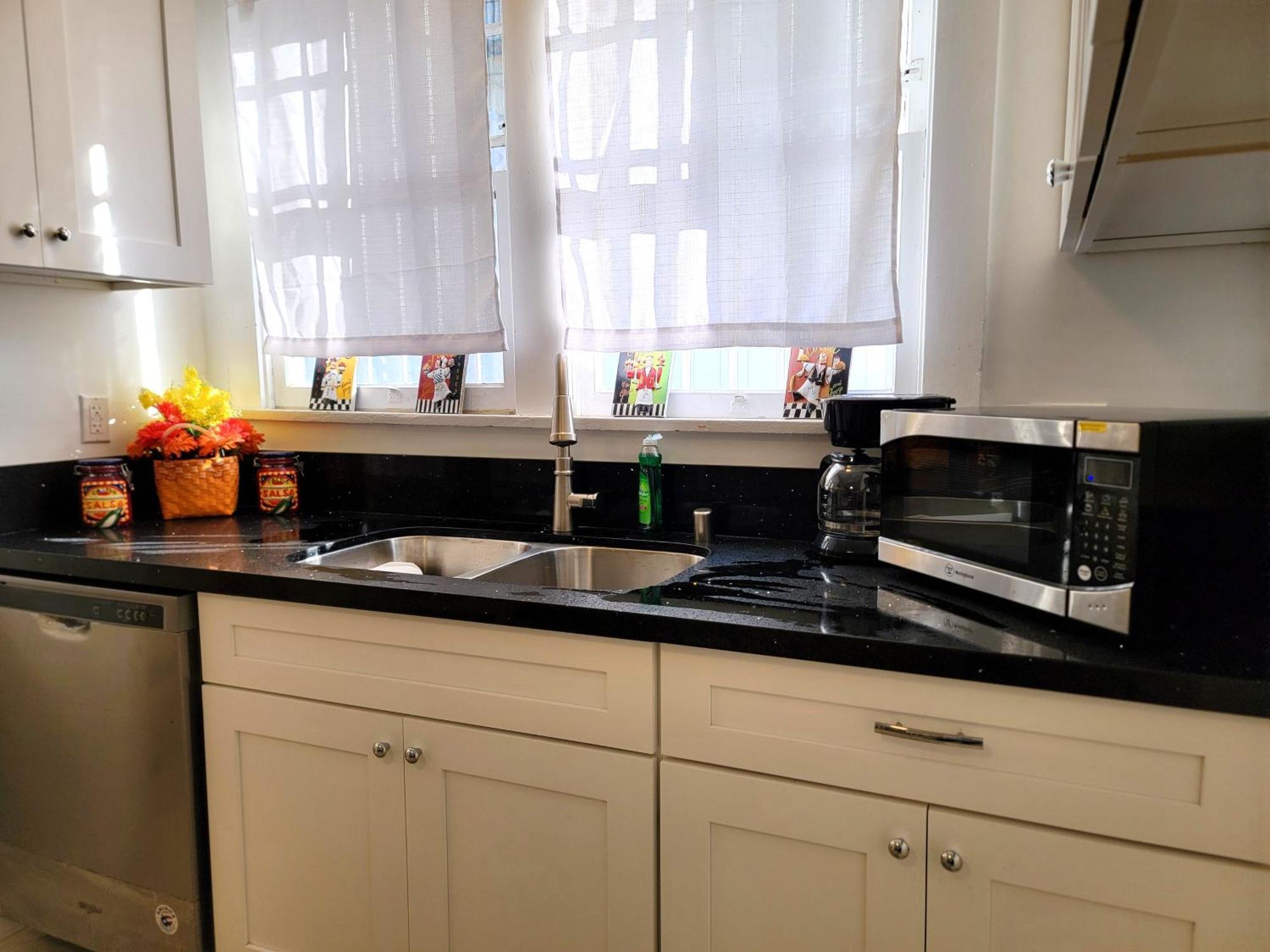 Ferienhaus Spacious 5br Private 5 Minutes To Rodeo Drive With Hot Tub Spacious Backyard Parking Los Angeles